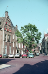 831446 Gezicht op het Paushuize (Kromme Nieuwegracht 49) te Utrecht, vanaf de Pausdam, met rechts de Kromme Nieuwegracht.